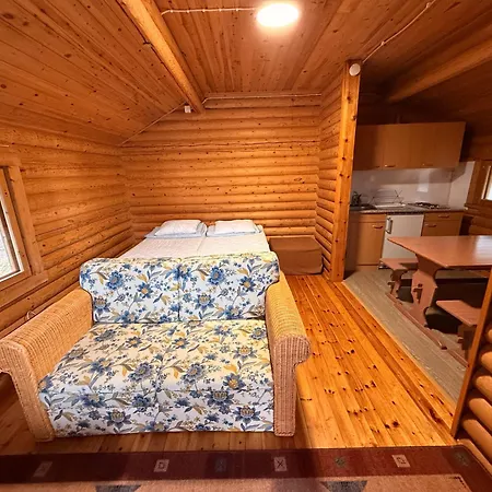 Kolmiloukon Leirintaemoekit Camping Taivalkoski