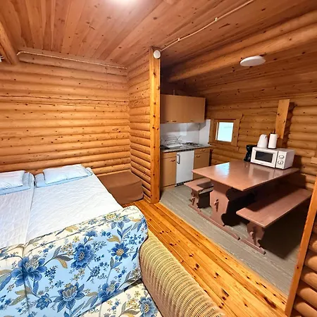 Kolmiloukon Leirintaemoekit Camping