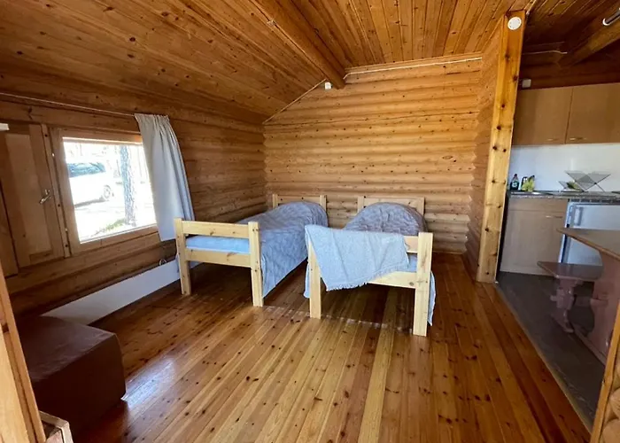 Kolmiloukon Leirintaealue Kamp alanı *