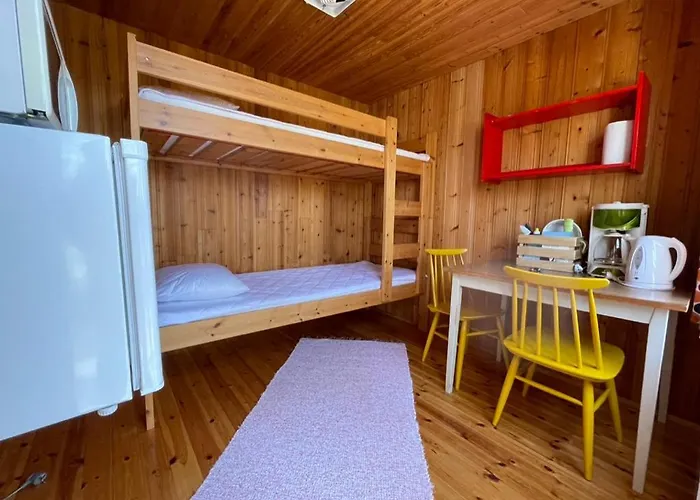 Kolmiloukon Leirintaealue Kamp alanı *