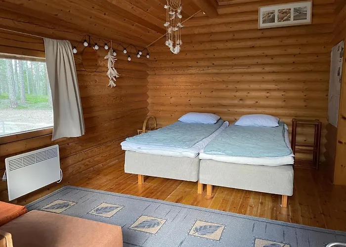 Kolmiloukon Leirintaealue Kamp alanı *